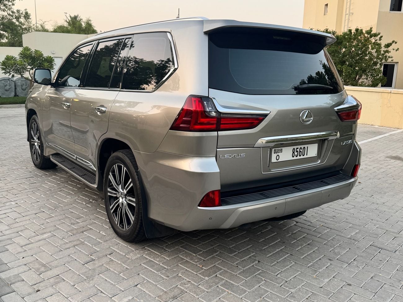 Lexus LX570