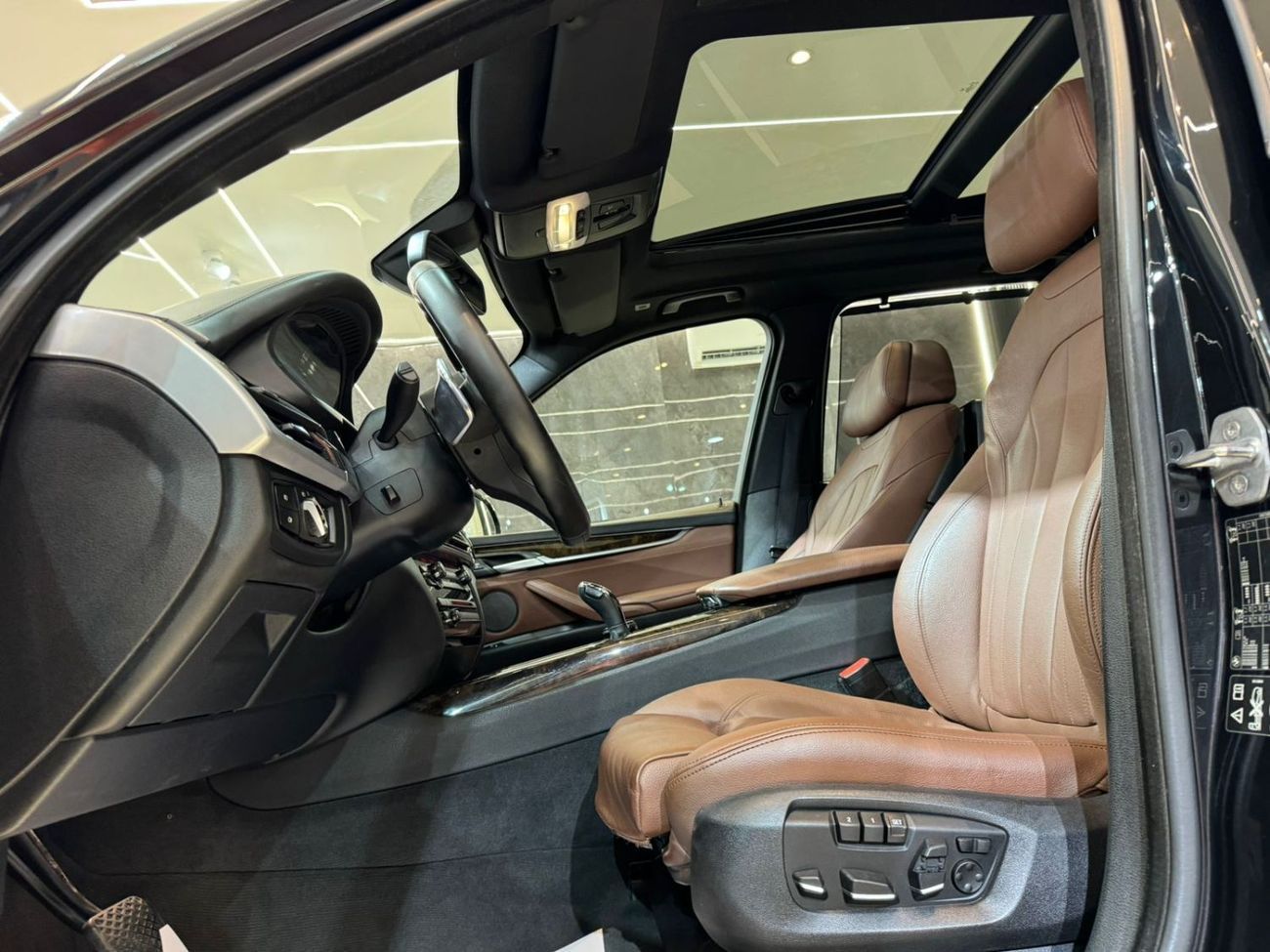 بي أم دبليو X5 50i Luxury 4.4L (7 Seater) AMAZING BMW X5 V8 || 7 SEATS || FULL OPTIONS || GCC II ACCIDENTS FREE I|