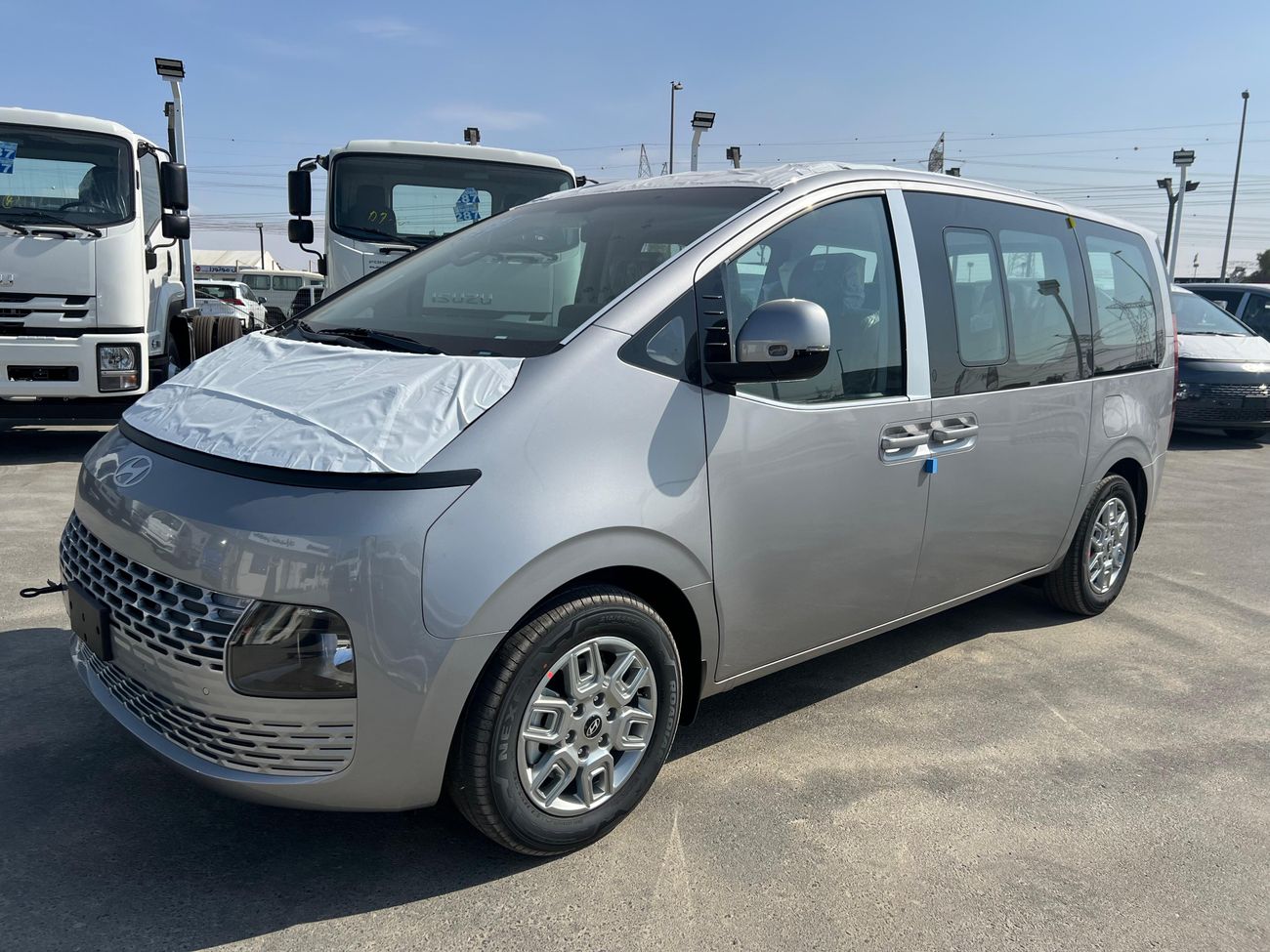 Hyundai Staria Hyundai Staria 3.5L Petrol, Van 9 Seats, Color Silver, Model 2025 (GCC SPECS) AT