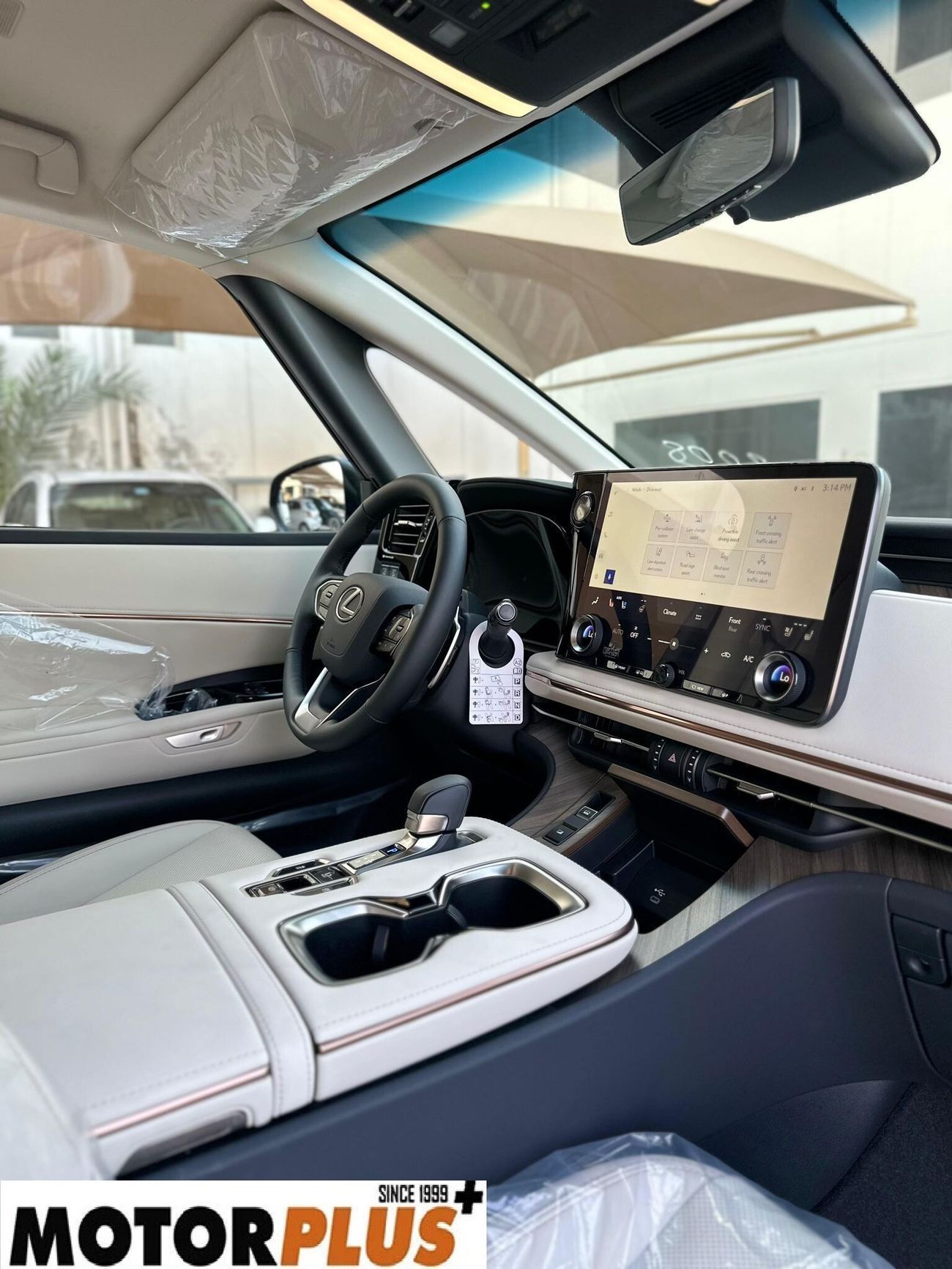 لكزس LM 350h Hybrid 4 Seater 2025 - Ready Stock!