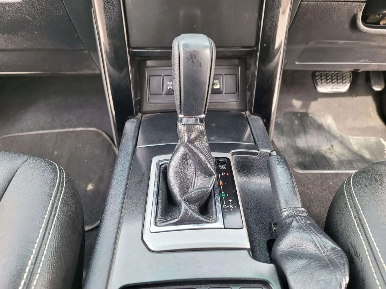 تويوتا برادو TX-L 4x4 Diesel Right Hand Drive (Export Only)
