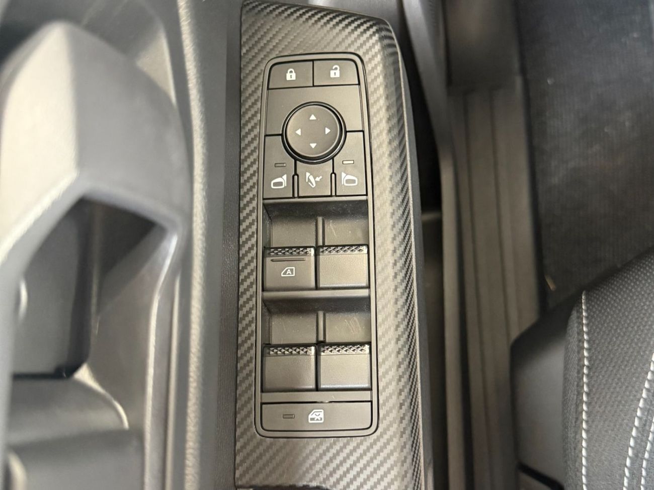 Mitsubishi L200 chrome package 4x4 M/T 18 inch alloy rims **EXPORT ONLY**التصدير فقط خارج الخليج**