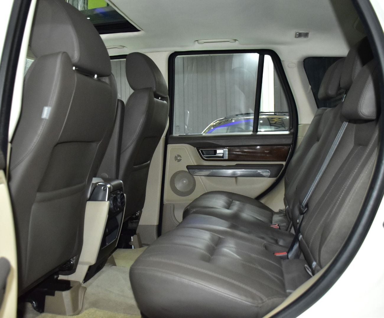 لاند روفر رينج روفر سبورت EXCELLENT DEAL for our Land Rover Range Rover Sport SuperCharged HST ( 2010 Model ) in White Color G