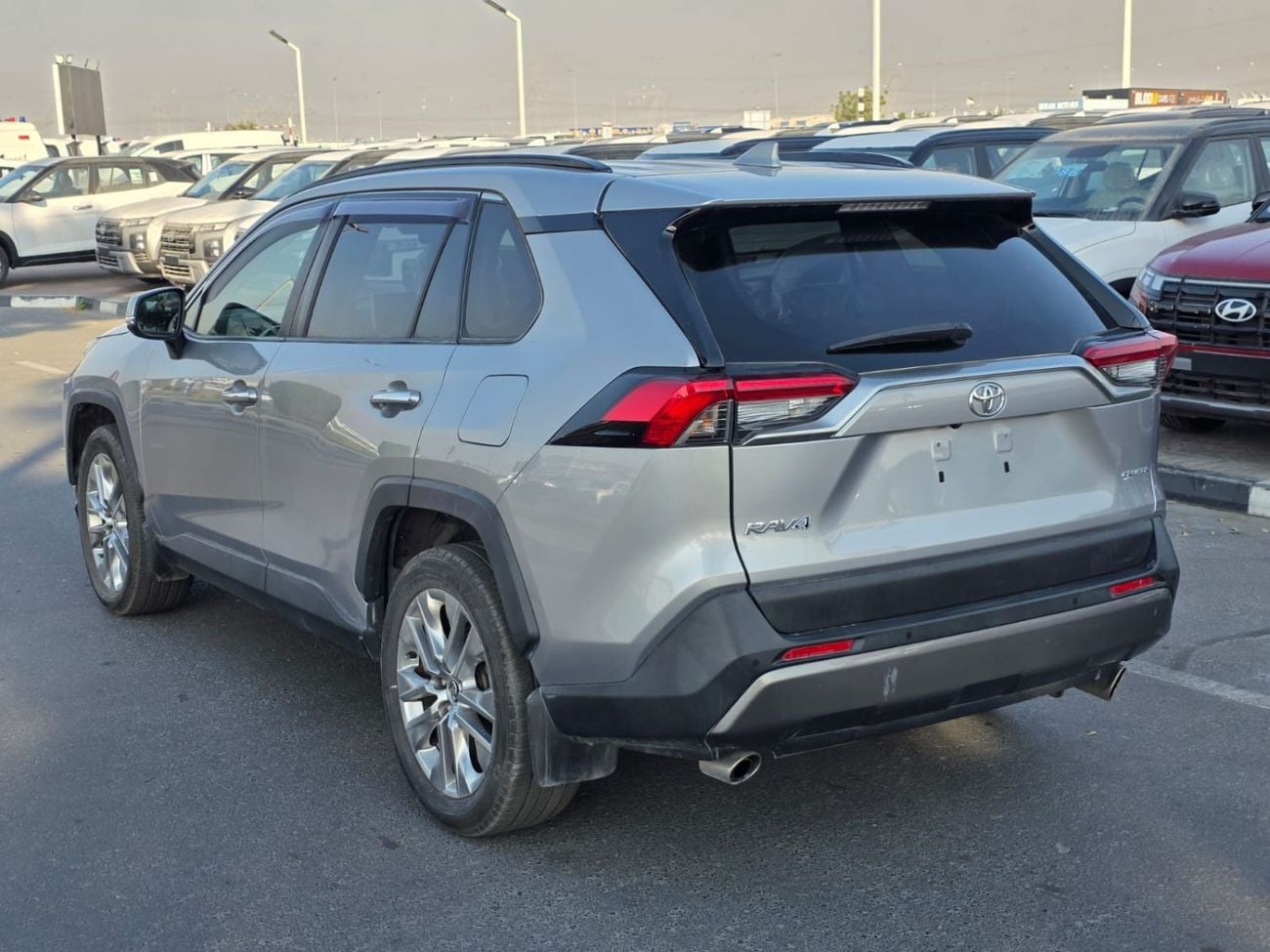 تويوتا راف ٤ EXPORT ONLY 2.0 ENGINE PETROL ENGINE 2WD FULL OPTION RAV4 CRUISER