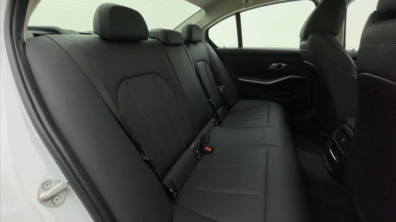 BMW 320i EXCLUSIVE 2 | Zero Down Payment | Home Test Drive