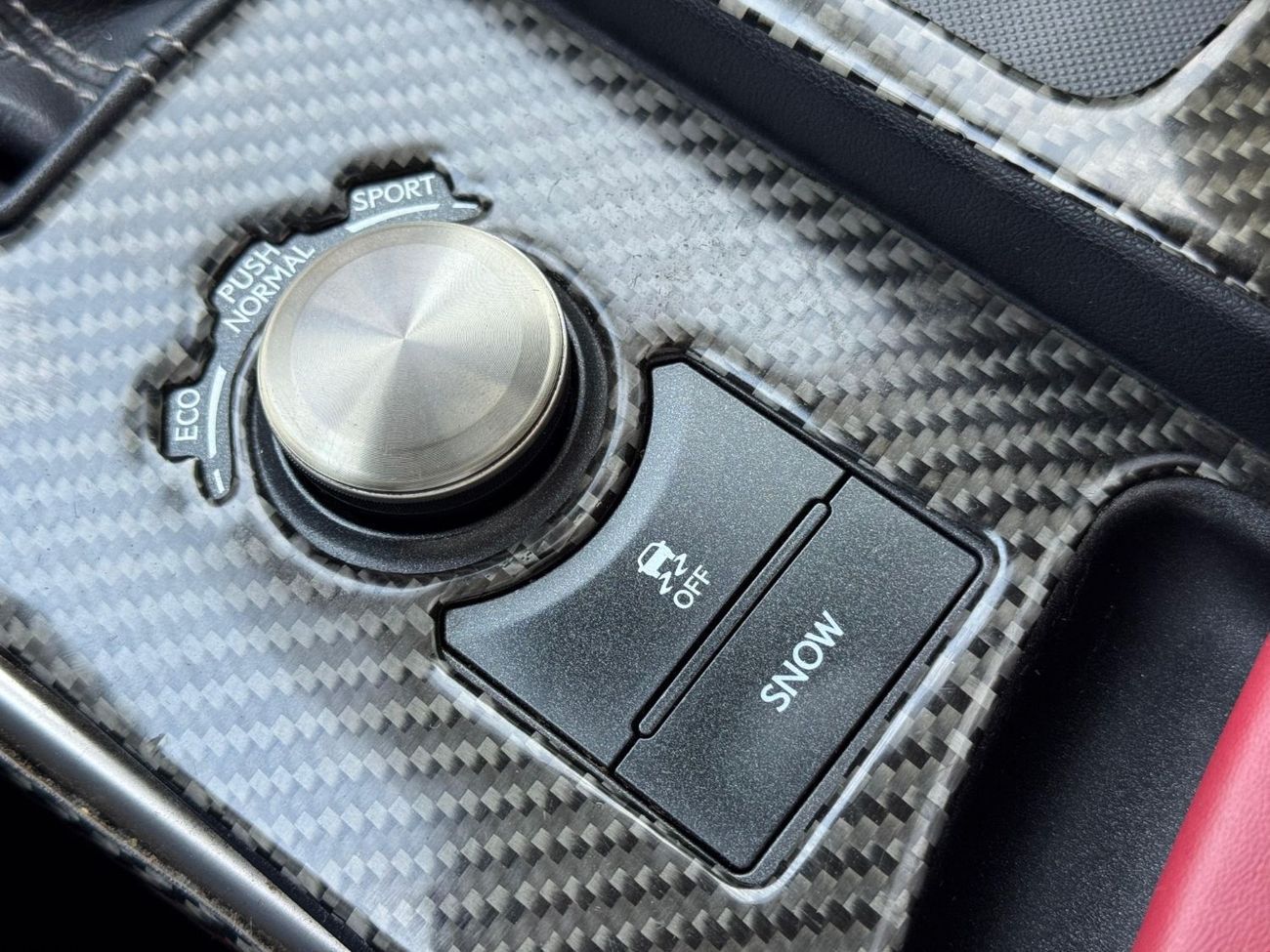 لكزس IS 350 محرك V6 سعة 3.5 لتر / طقم F-SPORT / استهلاك منخفض للموارد / رادار / قراءة المسار / مقاعد تبريد وتدفئ