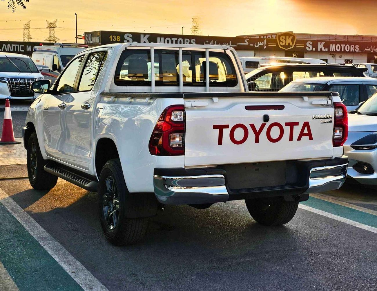 تويوتا هيلوكس SR5 WIDE BODY / 2.4L V4 DIESEL M/T / DVD CAMERA / PUSH START / FULL OPTION (CODE # HDMH2)