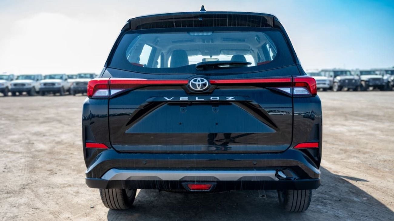 تويوتا فيلوز 1.5L Petrol | 7 Seater | 4 Door