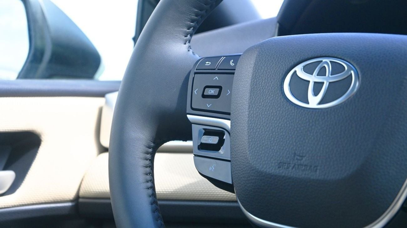 Toyota Camry E 2.5L Toyota Camry E-Plus 2.5L Hybrid, Model 2025, Color White