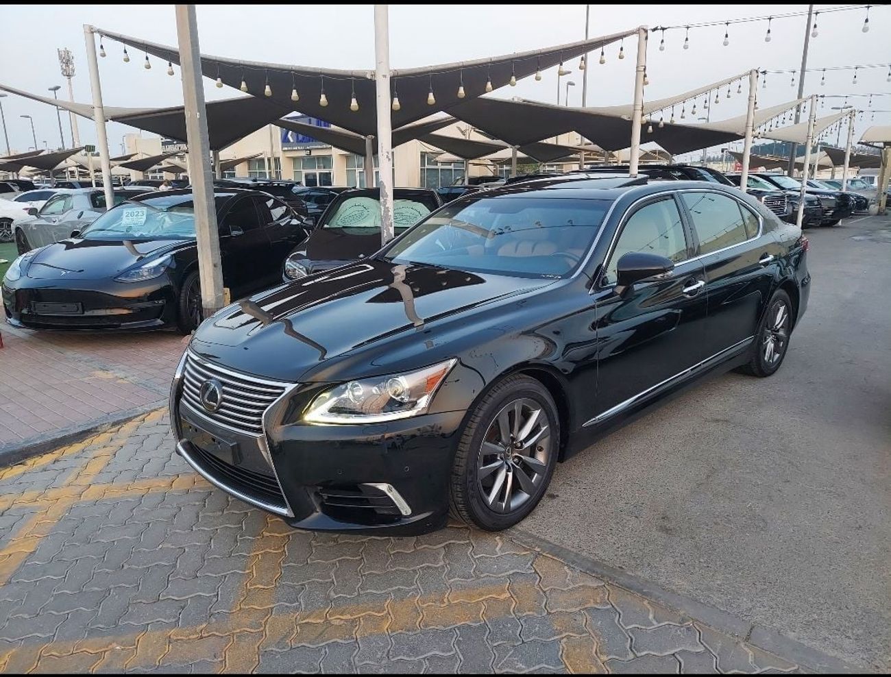 Lexus LS460 Premier SWB 4.6L (375 HP)