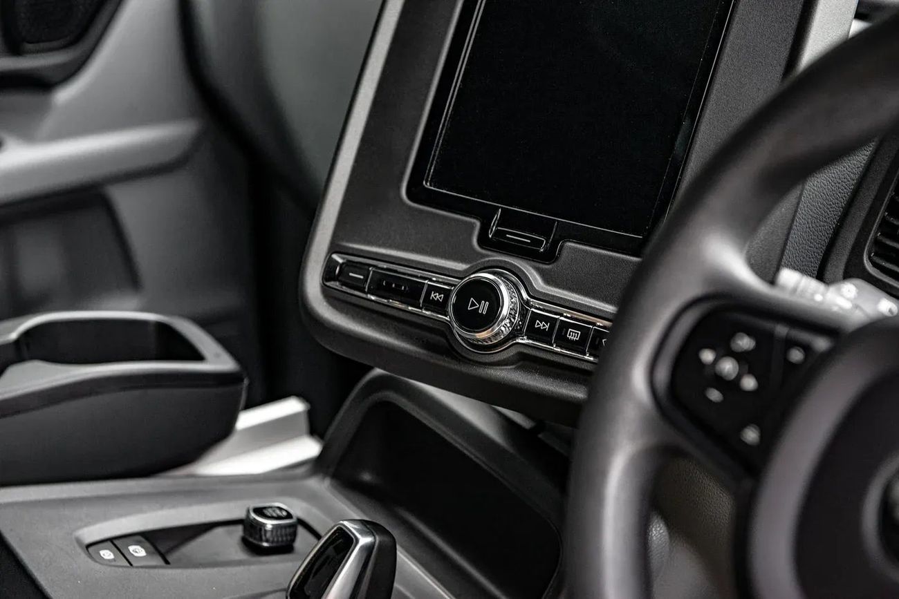 أل اي في سي TX LEVC TX5 TAXI Hybrid-Electric KAHN CONVERSION (EXPORT ONLY) RIGHT HAND DRIVE