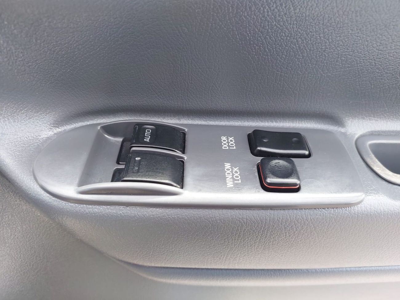 Toyota Hiace (RAMADAN OFFER) TOYOTA HIACE VAN RHD 2003 MODEL 2.4 L PETROL AUTOMATIC(PM02943)