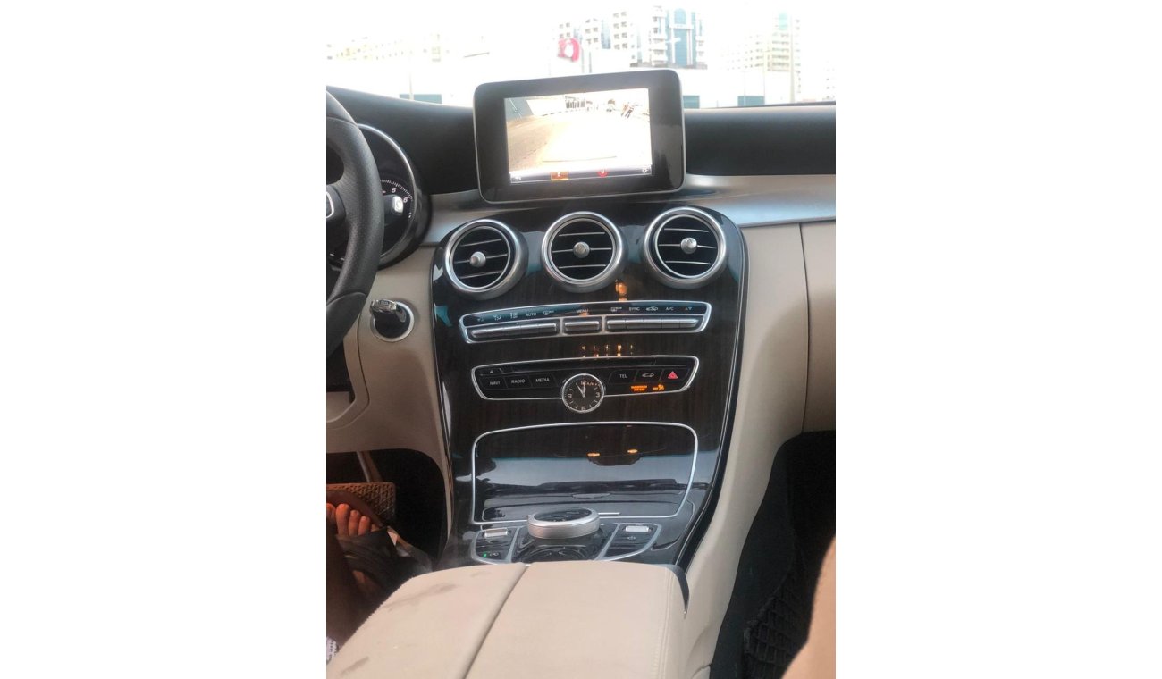 مرسيدس بنز C 300 Full option clean car