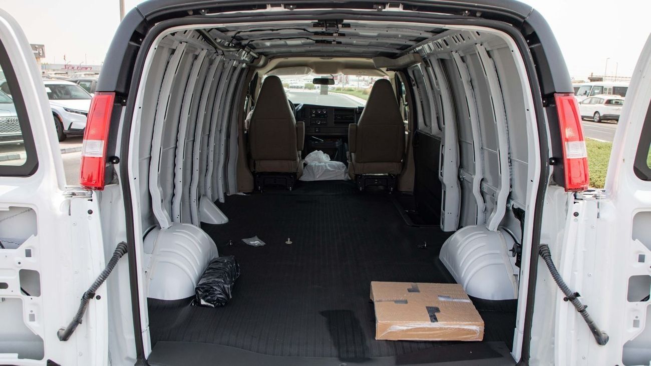 جي أم سي سافانا 2500 Extended Wheelbase 6.6L V8 | Work-Truck Trim | 2025 | GCC