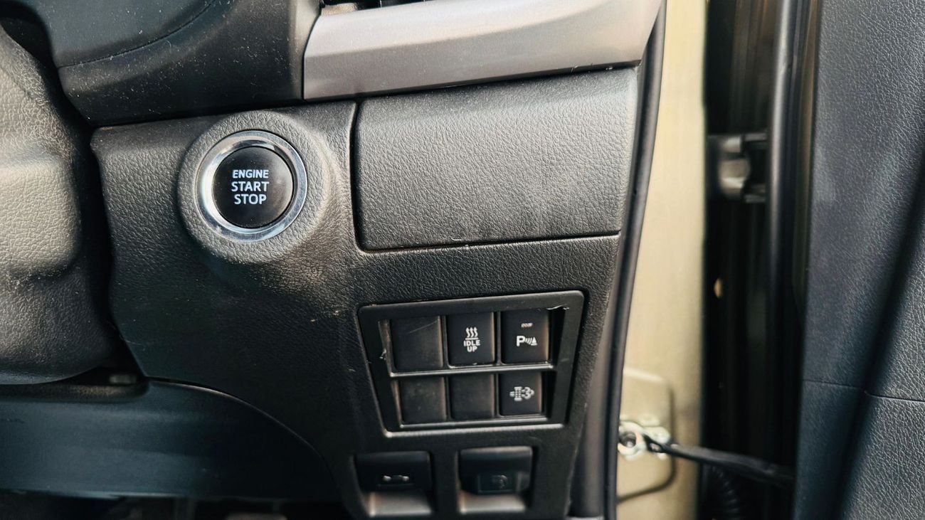 Toyota Hilux FULLY LOADED FOR OFF ROADING | MSA TOWING MIRROR | 2.8L DIESEL | MANUAL | ELECTRIC SEAT | RHD | 2021