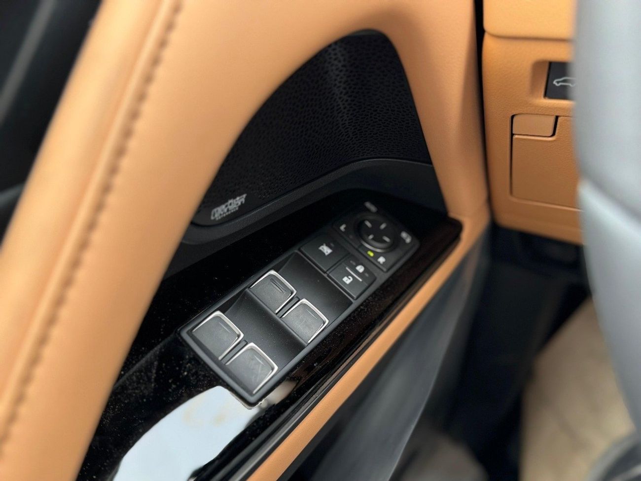 Lexus LX 700h Lexus LX700h 5 seaters 2025 Full with headup display & radar