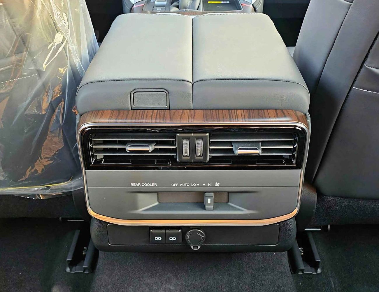 Toyota Land Cruiser LC300 GXR TWIN TURBO / 3.5L V6 PETROL / BIG DVD / JBL SPEAKERS / FULL OPTION / CODE # LC3GXRH