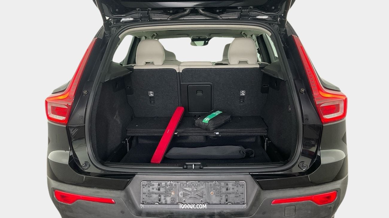 Volvo XC40 T4 Momentum | upto AED 20,000 Ramadan Discount | Guaranteed Warranty | 0 Down Payment