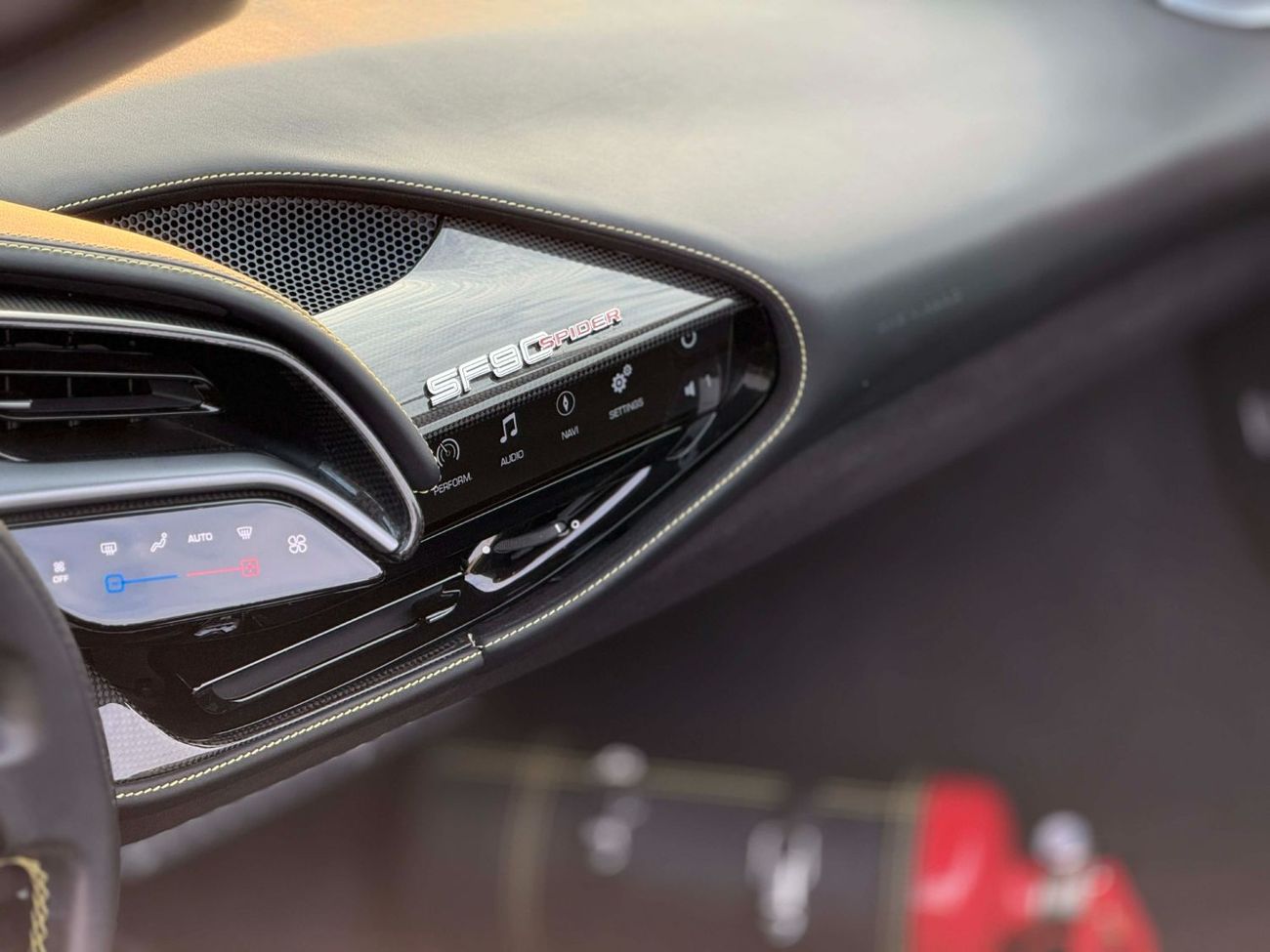 فيراري SF90 سبيدر GCC SPEC NEAT AND CLEAN UNDER WARRAANTY