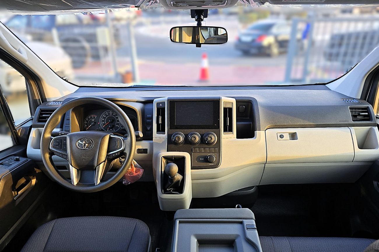 Toyota Hiace Toyota Hiace Std Roof Newshap 2.8l Diesel M/T 15 Seats White Color 2025 Model