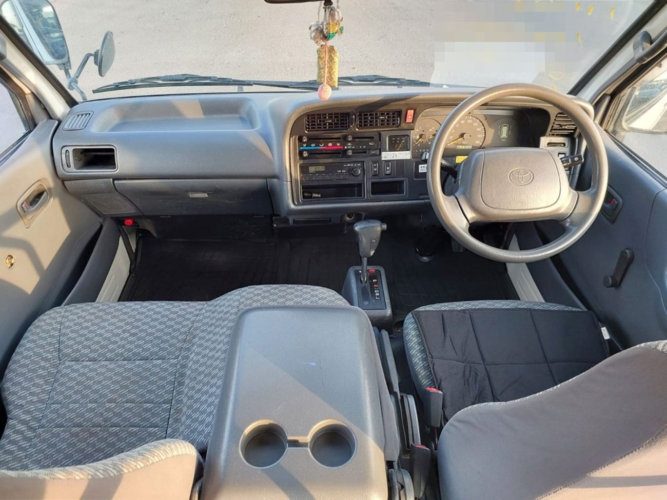تويوتا هاياس TOYOTA HIACE COMMUTER VAN RHD 2003 MODEL 3.0 L DIESEL AUTOMATIC(PM03773)