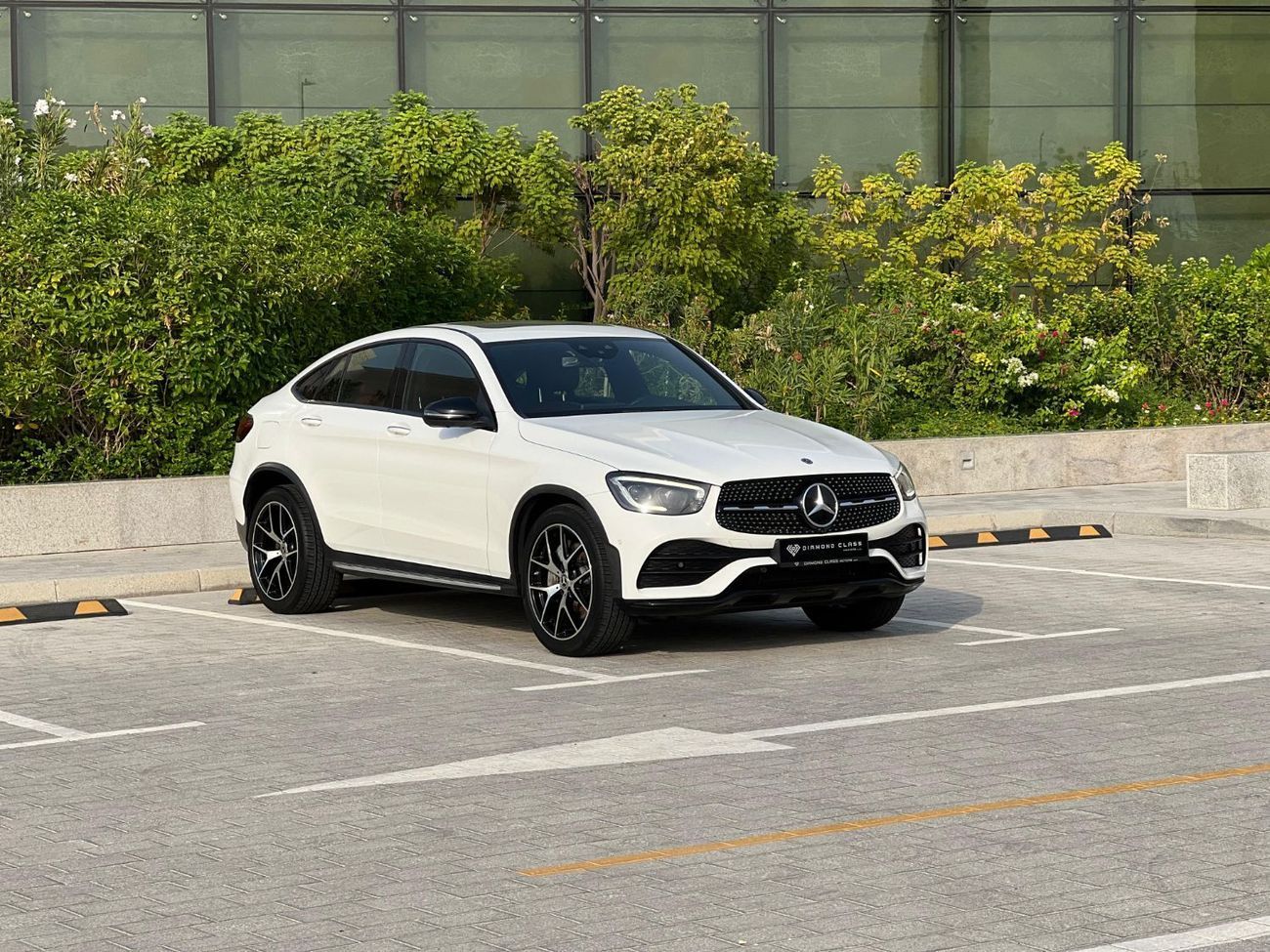 مرسيدس بنز GLC 300 Premium + 2.0L