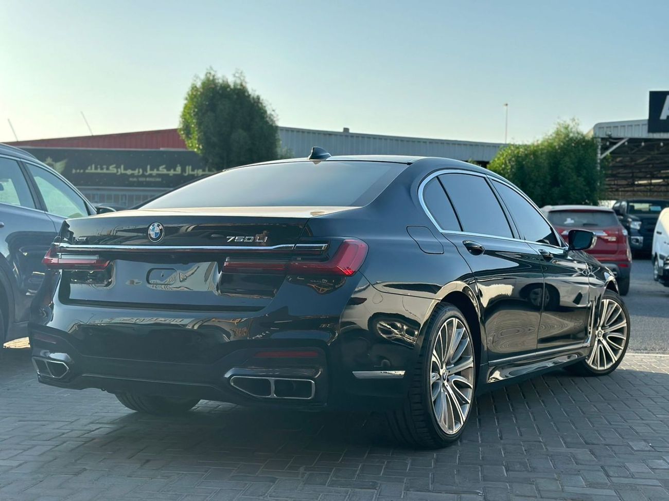 BMW 750Li xDrive 4.4L (530 HP)