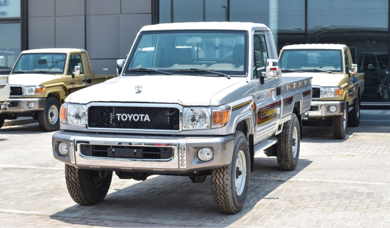 Toyota Land Cruiser Pick Up LX V6 4/4 Petrol Silver ,Difflock ,Wooden interior,power window , centre lock,