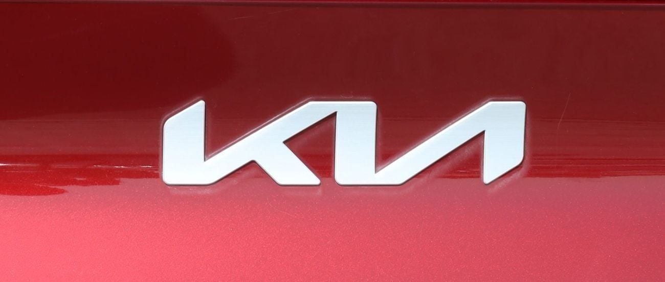 Kia Carens LX Smartstream 1.5L A/T -KIA CARENS 2023 - GCC - 4(V) -1.5L Accident-free -7 Seats -In excellent con