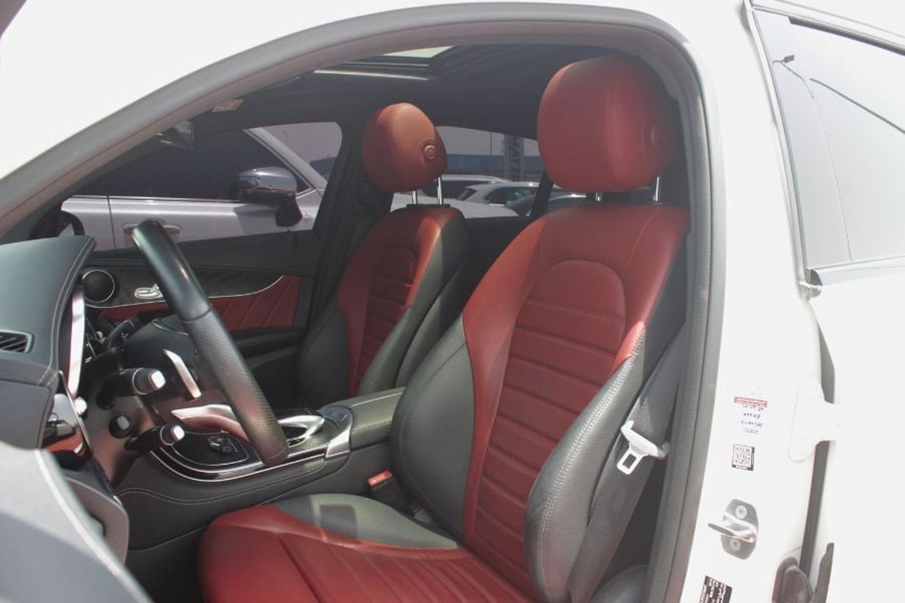 مرسيدس بنز GLC 250 4MATIC 2.0L