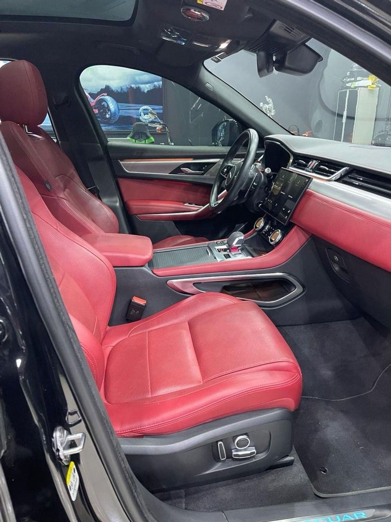 جاكوار F بيس R-Dynamic Black P250 2.0L Jaguar F-Pace 2022