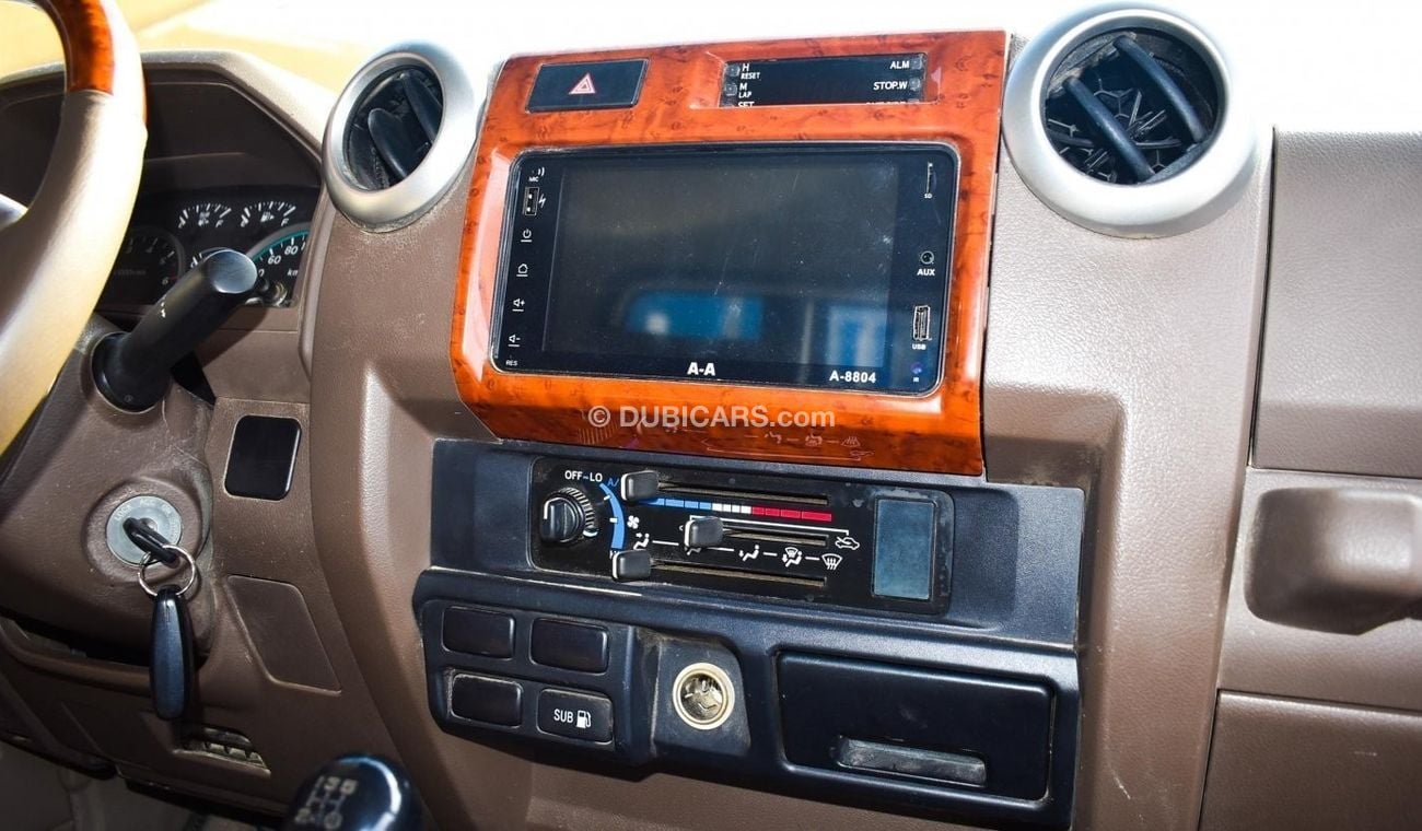 تويوتا لاند كروزر بيك آب LX