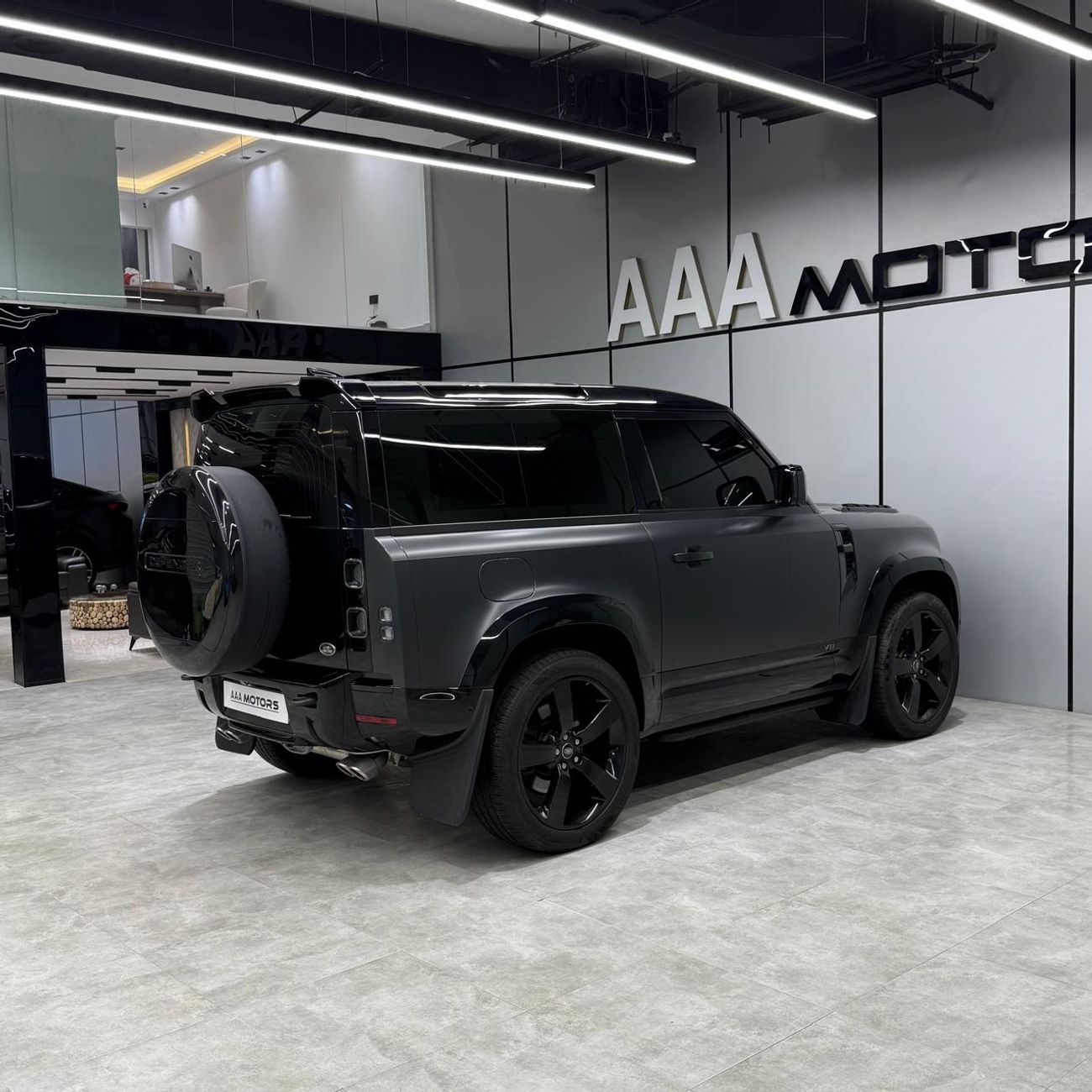 لاند روفر ديفندر 90 X P525 V8 | 5.0L Supercharged | European Specs | 3 Years Warranty & Service | Carpathian Grey