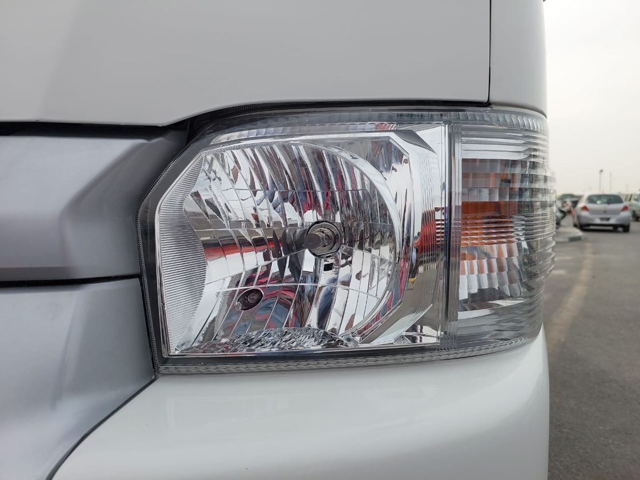 Toyota Hiace TOYOTA HIACE COMMUTER VAN RHD 2017 MODEL 2.7 L PETROL AUTOMATIC(PM81432)