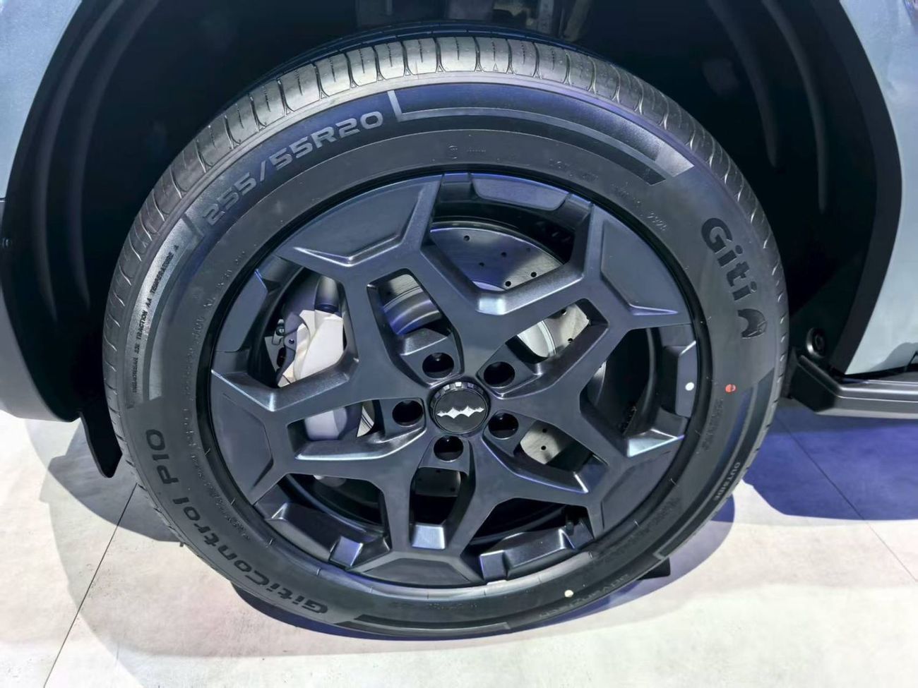 بي واي دي ليوبارد تيتانيوم 7 