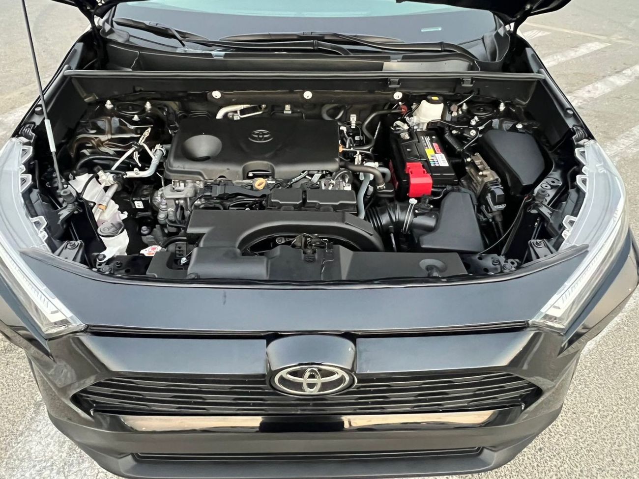 تويوتا راف ٤ 2022 TOYOTA RAV4 XLE - 4Wheel Drive 4X4 - PUSH START - ELECTRIC SEATS - VERY GOOD CONDITION