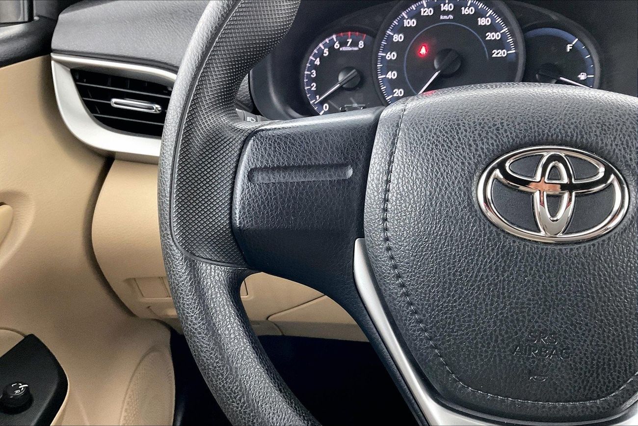 تويوتا يارس SE / E | سنة ضمان مجانية | 0 دفعة أولى | سياسة الإعادة بعد 7 أيام