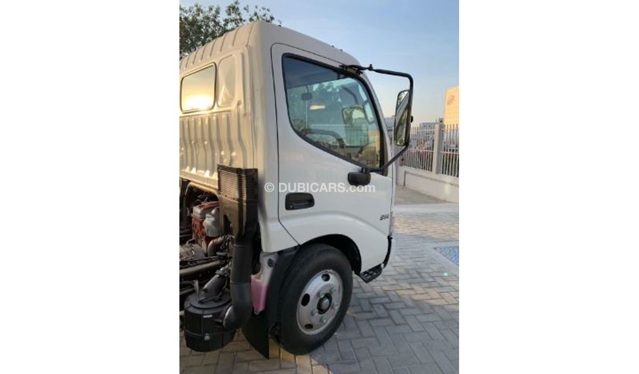 Hino 300 Series Single Cabin Euro 4 Turbo Diesel Chassis Payload Truck