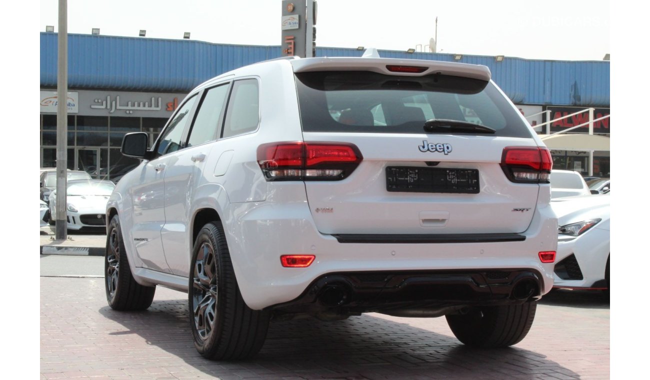 جيب جراند شيروكي 6.4 SRT 2015 GCC IN MINT CONDITION