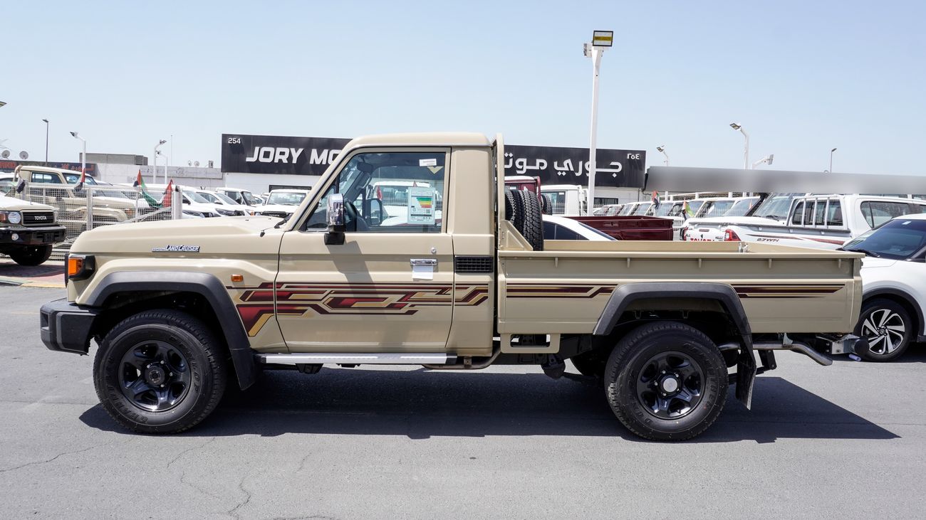 تويوتا لاند كروزر بيك آب LX 4.0 L V6