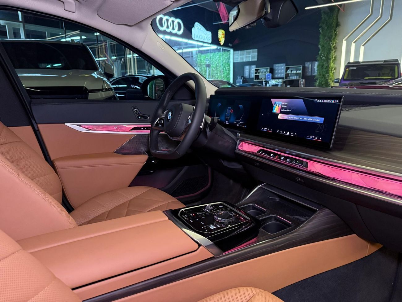 بي أم دبليو 740i 2025 BMW 740 Individual - Dealer Warranty + Service contract