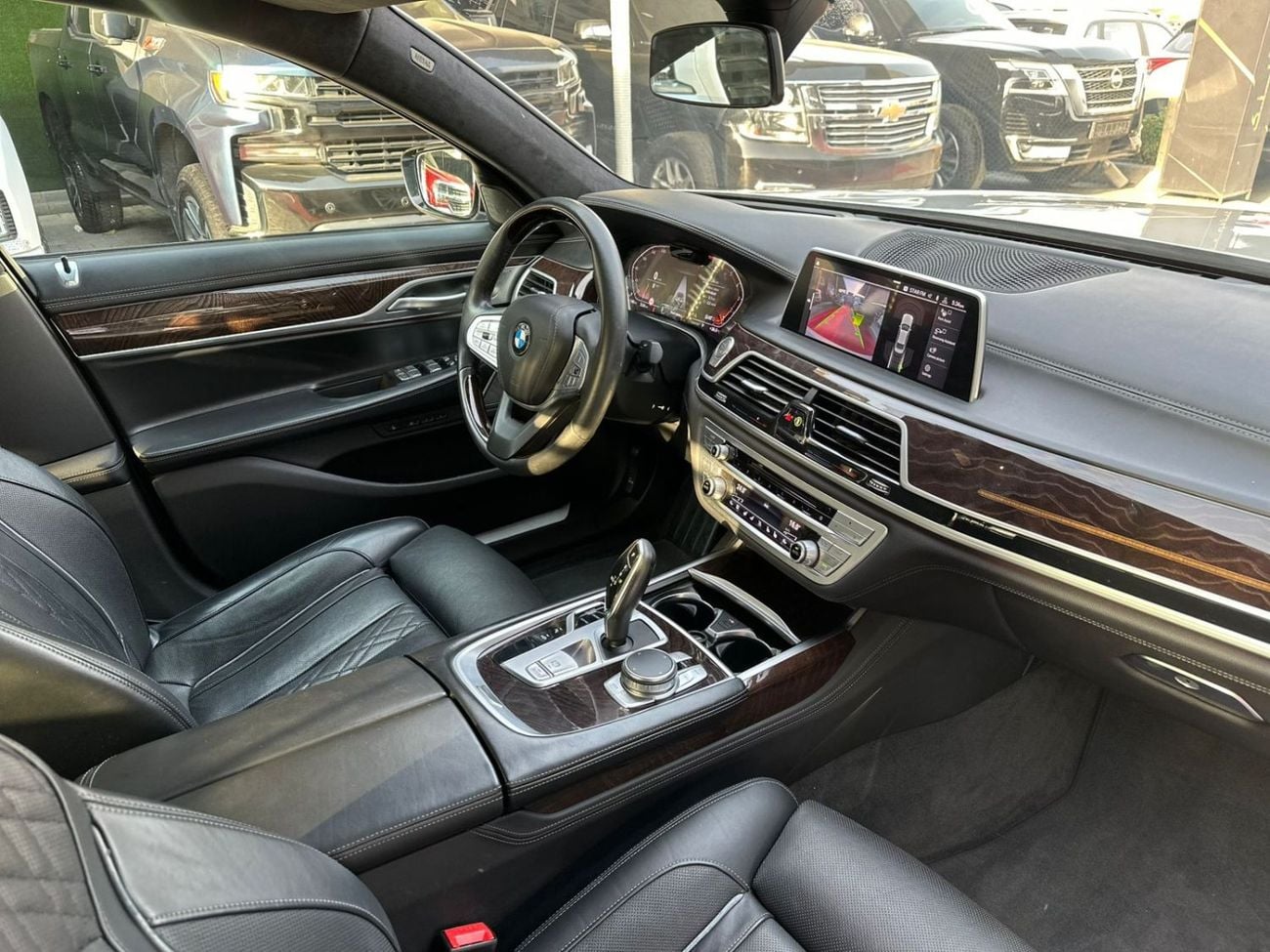 بي أم دبليو 740Li 3.0 لتر TwinPower Turbo - عدد 6 سلندر ناقل الحركة: أوتوماتيك من 8 سرعات (Steptronic)