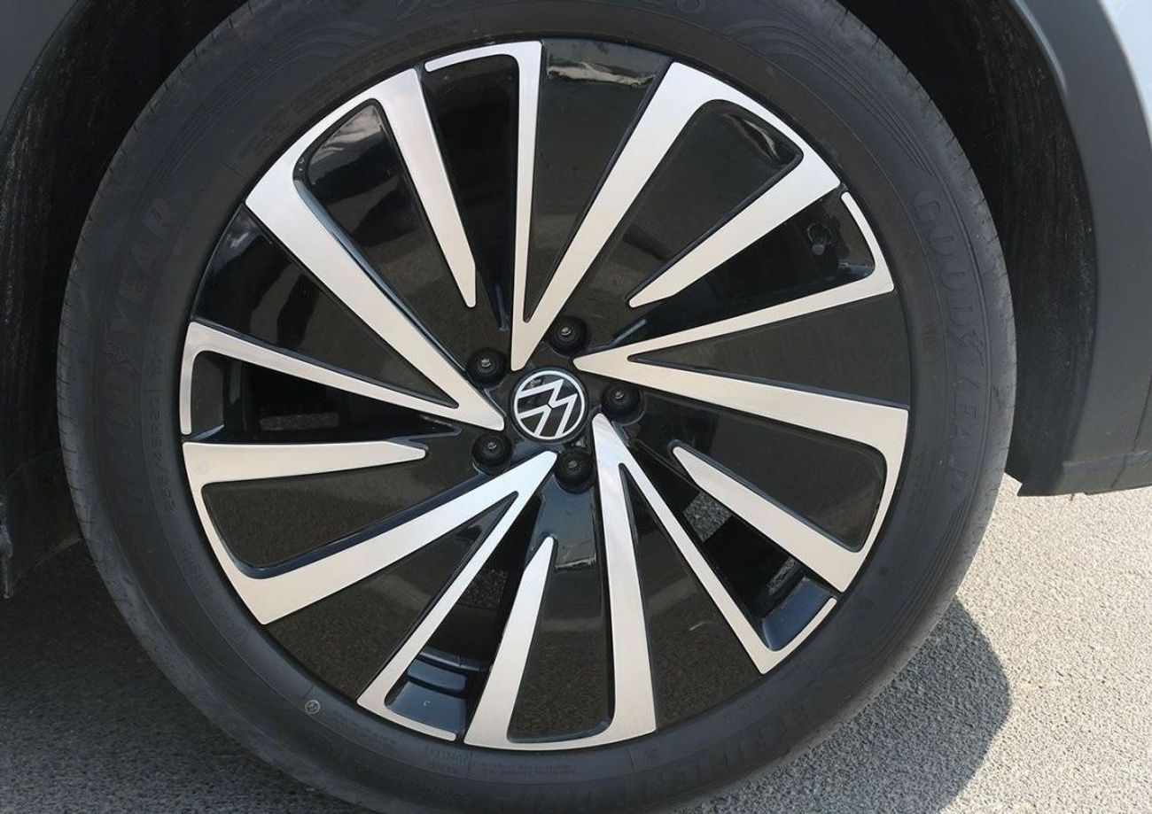 فولكس واجن ID.4 2022 | PURE+ 100% ELECTRIC INTELLIGENT SUV FULL OPTION WITH PANORAMIC SUNROOF