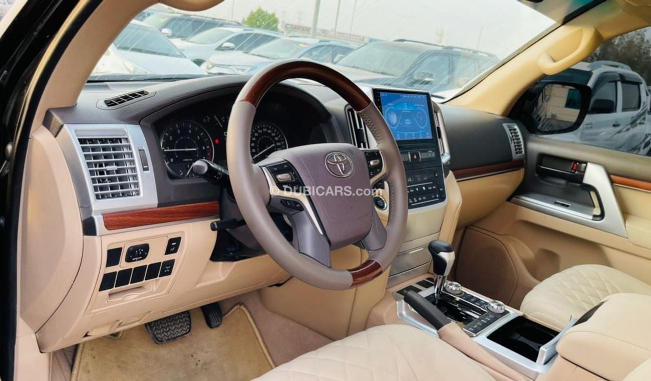 Toyota Land Cruiser 2013 GXR [Face-Lifted 2021] GCC Specs 4.0CC 6 Cylinders Petrol Rear Entertainment Perfect Condition 