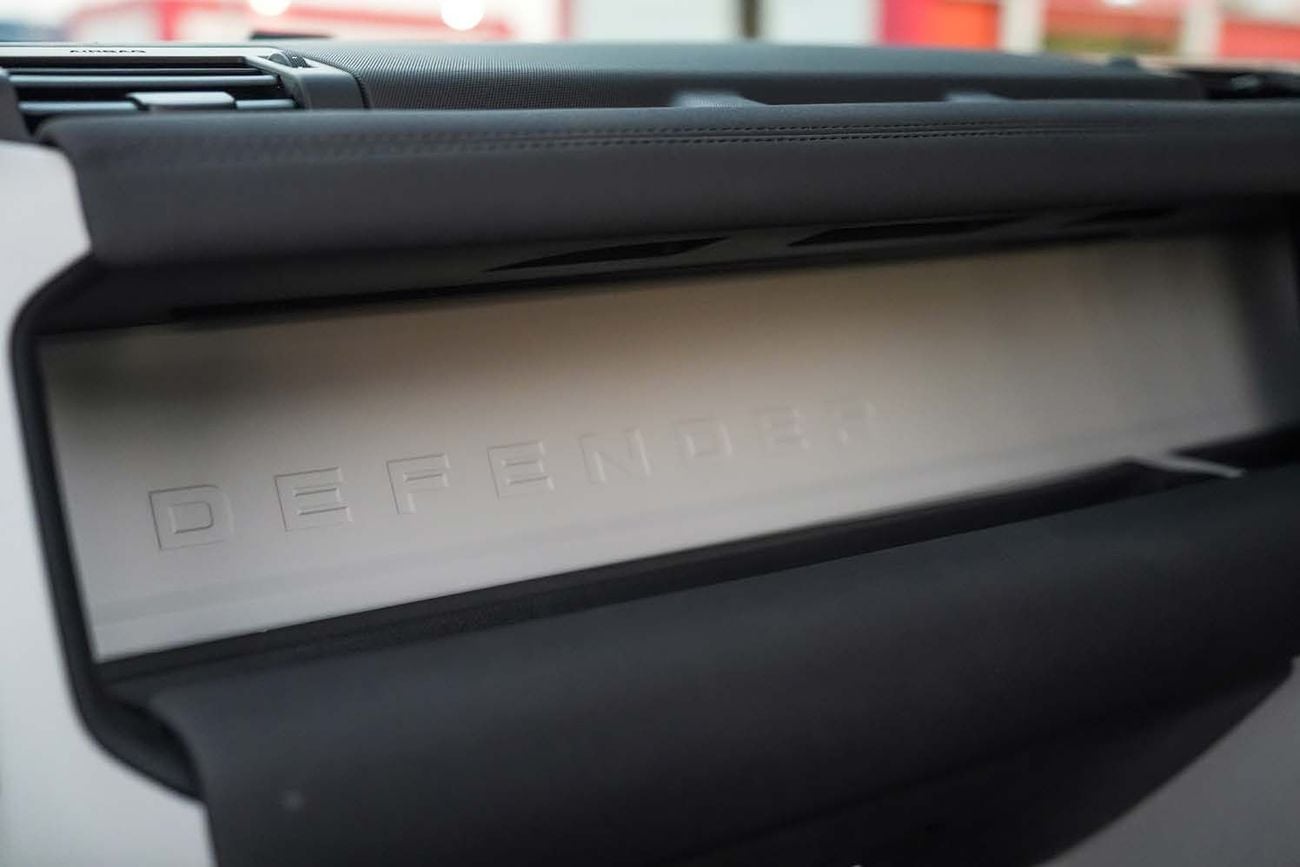 لاند روفر Defender 110 Land Rover Defender 110 D300 SE (Right Hand)