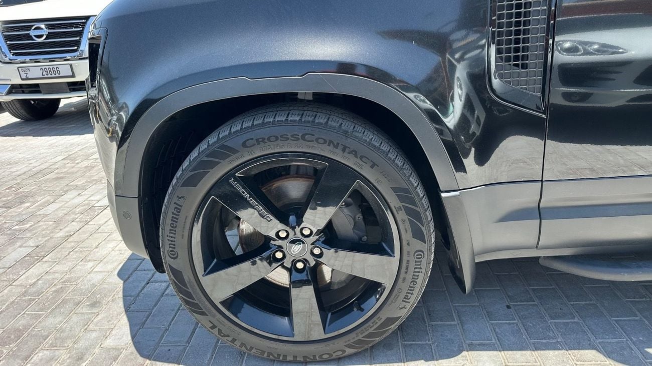 Land Rover Defender GCC | Full Service history | under warranty