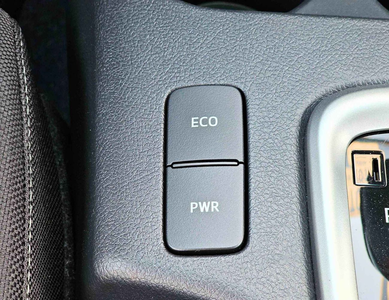 تويوتا هيلوكس SR5 | 2.7L V4 PETROL | A/T | PUSH START | WOODEN PANEL | 4WD (C0DE # 69008)