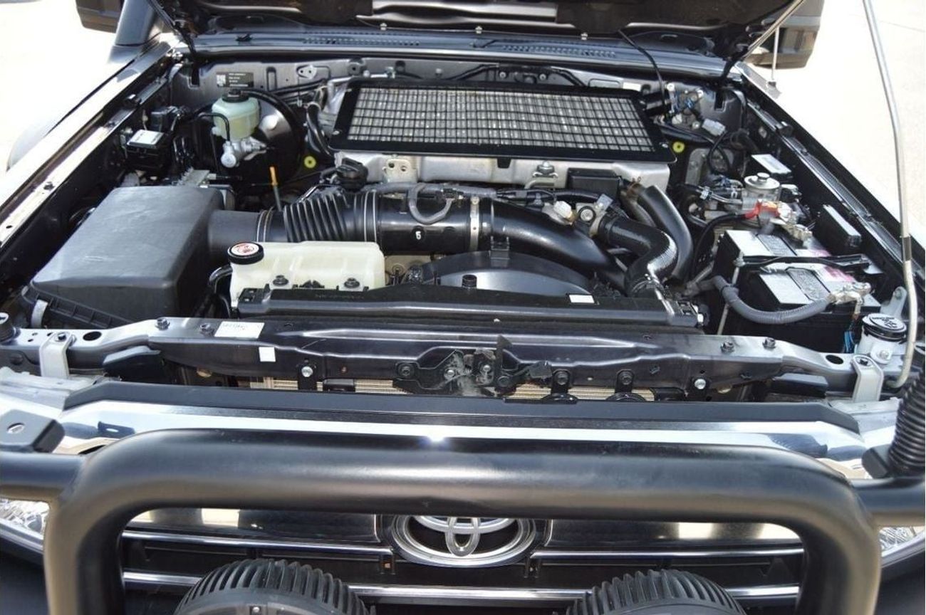 تويوتا لاند كروزر بيك آب Single cabin