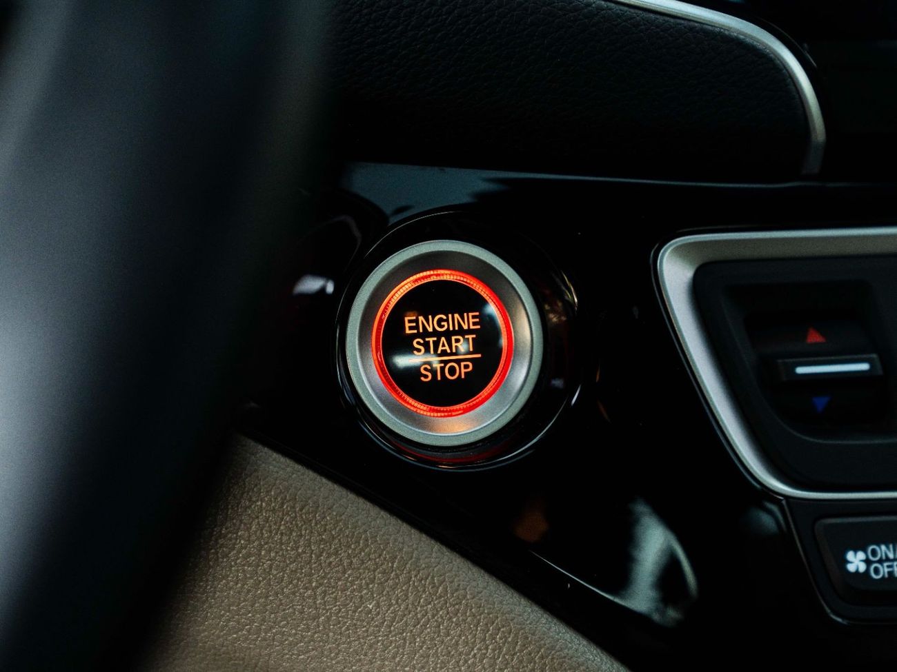 Honda Pilot AED 1887 PM • PILOT AWD TOURING • ONLY 28,000 KMS • 7-SEATER • PRISTINE CONDITION