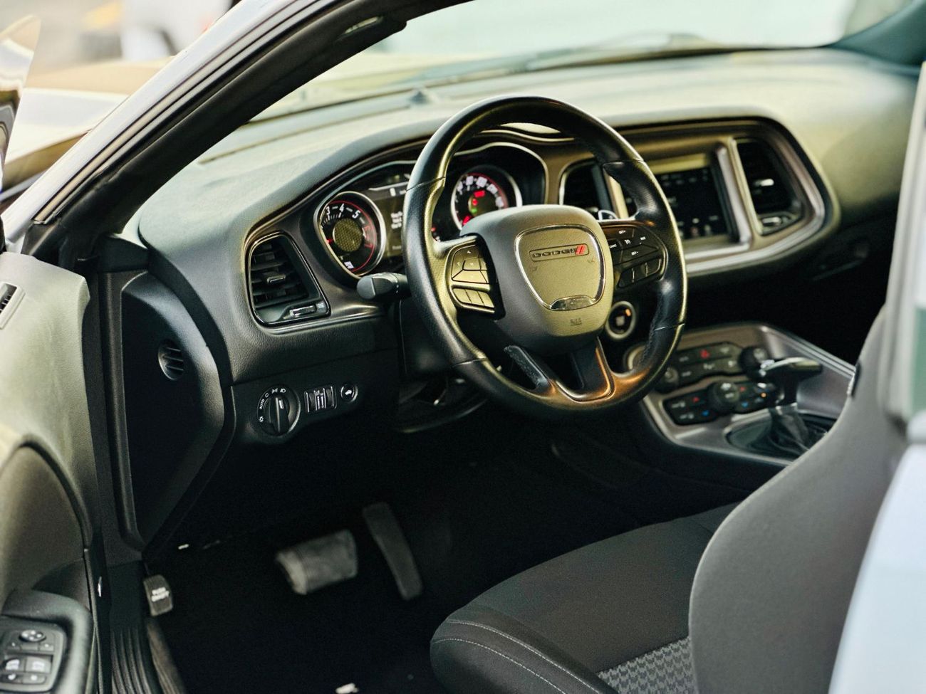 Dodge Challenger R/T 5.7L (370 HP) | Monthly 1900/- | 0% DP | Paddle Shifters | Touch Screen | # 70294